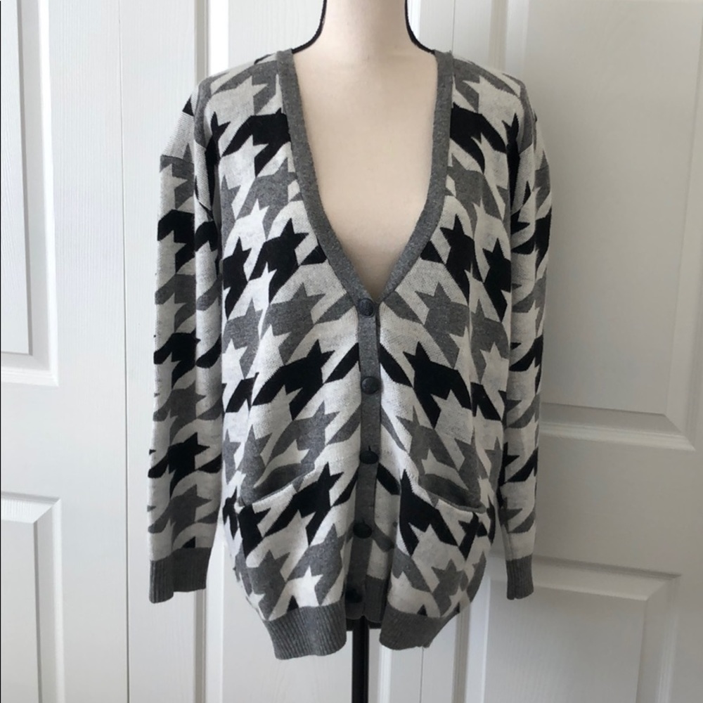 Forever 21 Gray Black White Houndstooth Cardigan